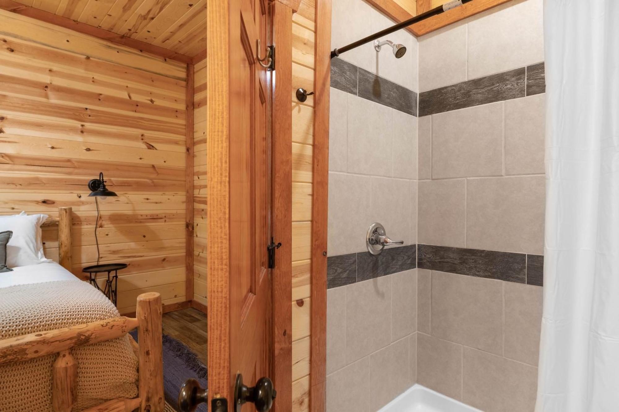 Sugarland By Avantstay Sleeps 28 Home Theatre Two Hot Tubs Indoor Pool Incredible Views Пиджен Фордж Екстериор снимка