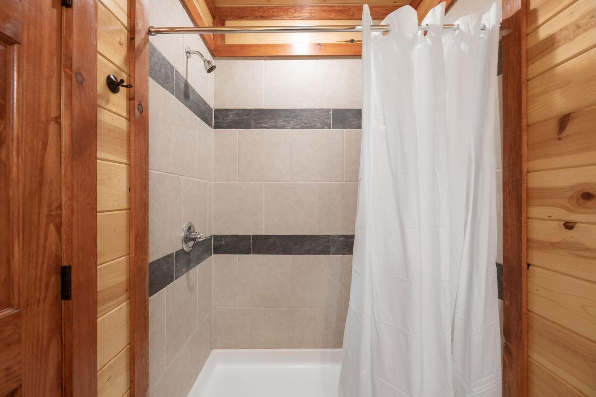 Sugarland By Avantstay Sleeps 28 Home Theatre Two Hot Tubs Indoor Pool Incredible Views Пиджен Фордж Екстериор снимка