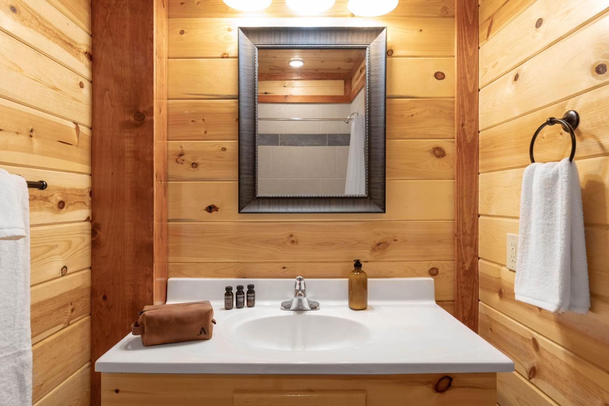 Sugarland By Avantstay Sleeps 28 Home Theatre Two Hot Tubs Indoor Pool Incredible Views Пиджен Фордж Екстериор снимка