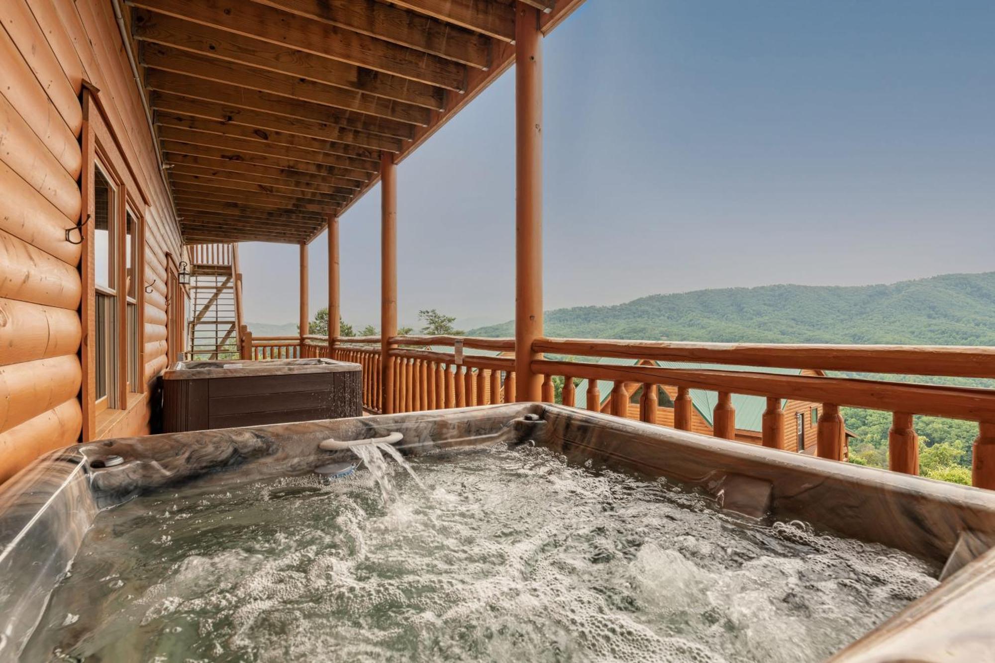 Sugarland By Avantstay Sleeps 28 Home Theatre Two Hot Tubs Indoor Pool Incredible Views Пиджен Фордж Екстериор снимка